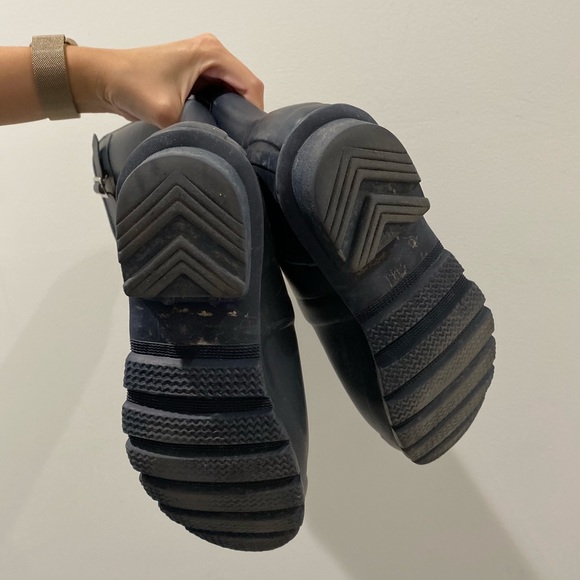 Hunter Navy Rain Boots Size 6 - Picture 4 of 5